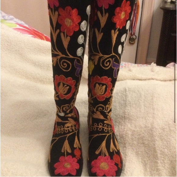 BLACK MULTI MIX HAND EMBROIDERED TALL ROUND TOE BOOTS - Picture 7 of 8